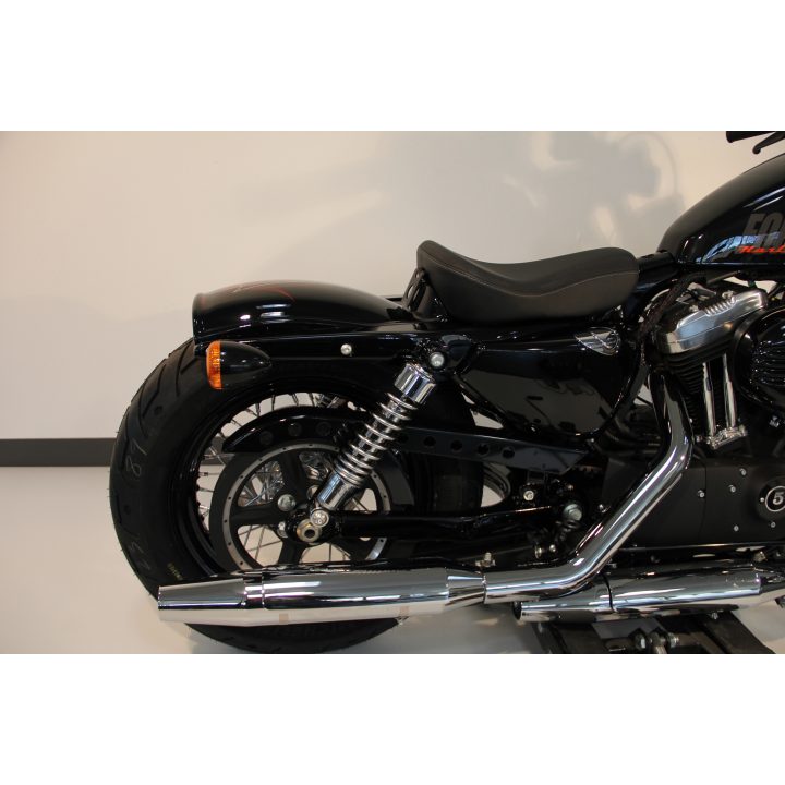 Bakskärm Bobber Svart Gloss CULT WERK – bild 3
