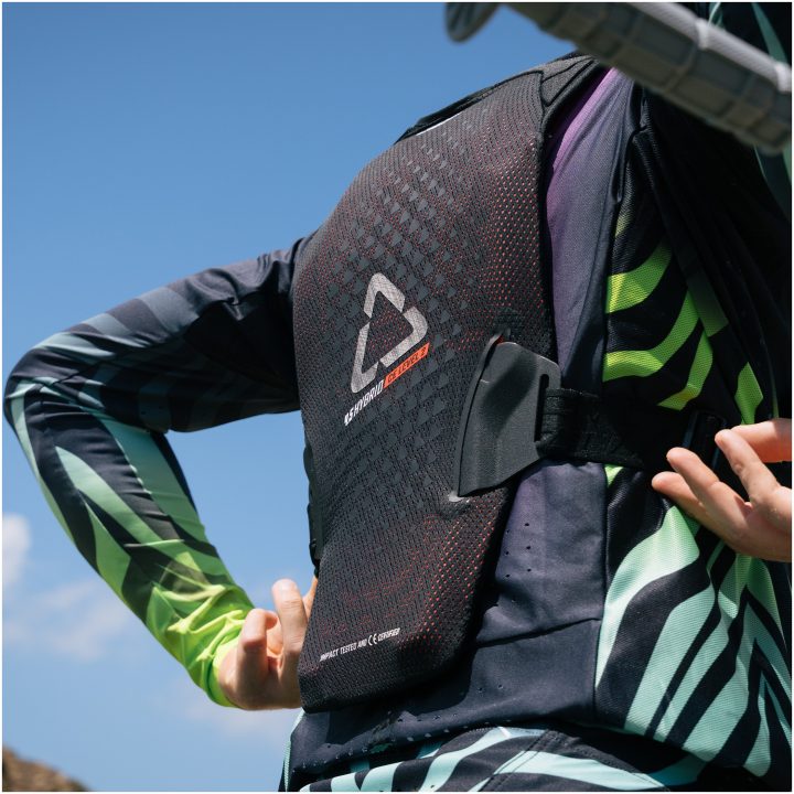 Bröstpansar 4.5 Hybrid Svart Leatt S/M (160-172 cm) – bild 11
