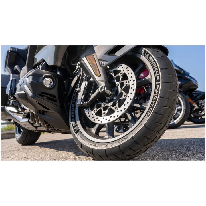 Däck Road W Gt MICHELIN 130/70R18 – bild 3