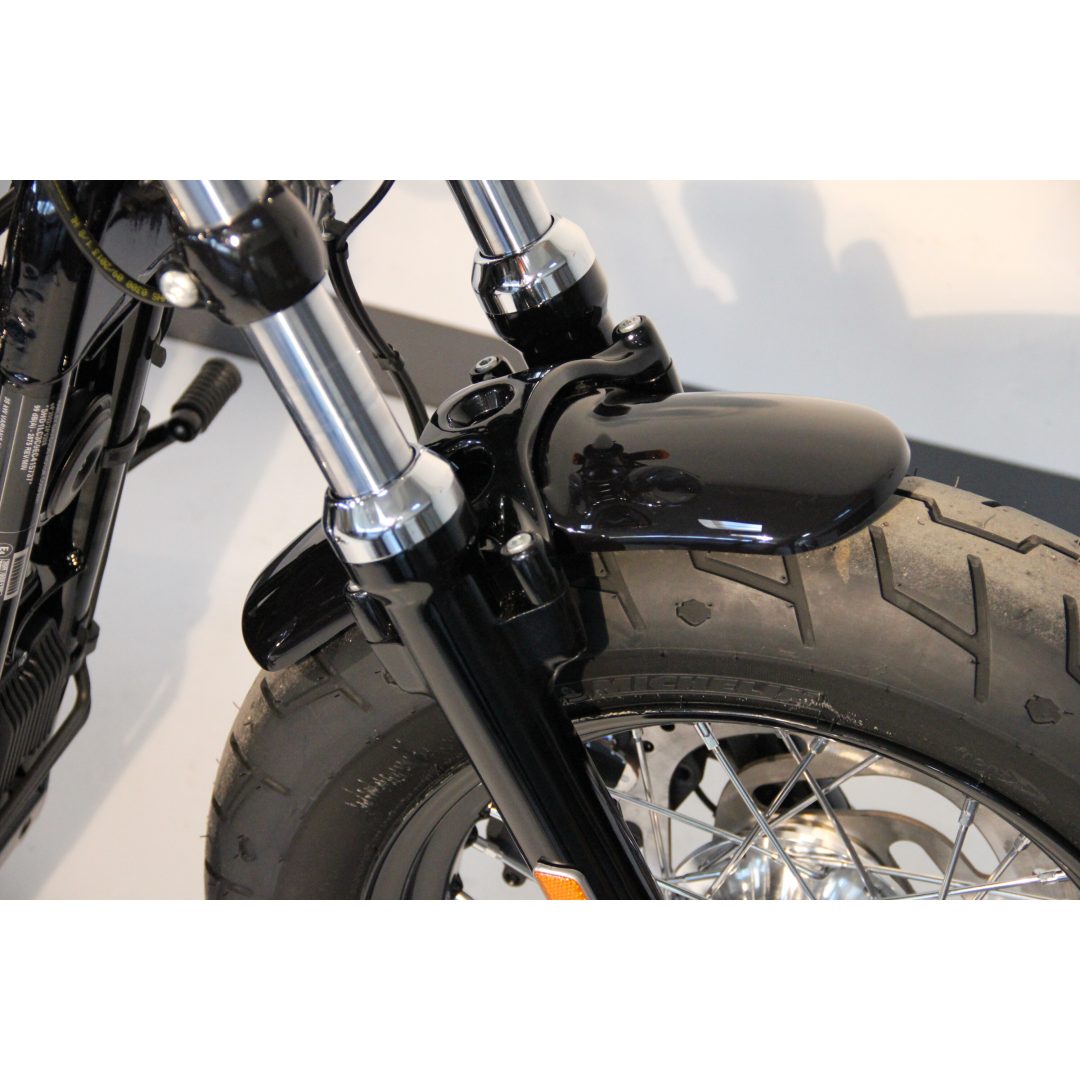 Framskärm Bobber Blanksvart CULT WERK – bild 5