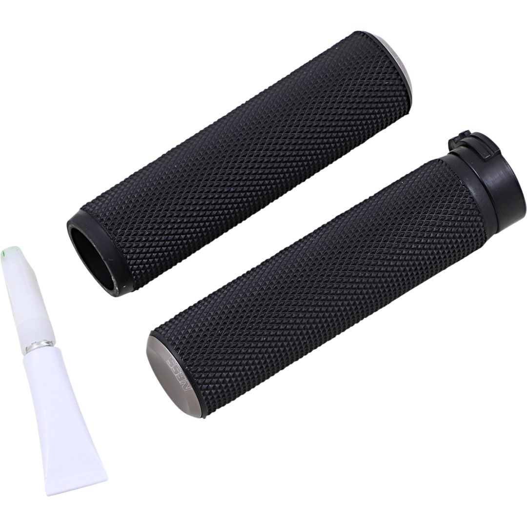 Handtag Fusion Knurled Svart/titanium ARLEN NESS Handtag