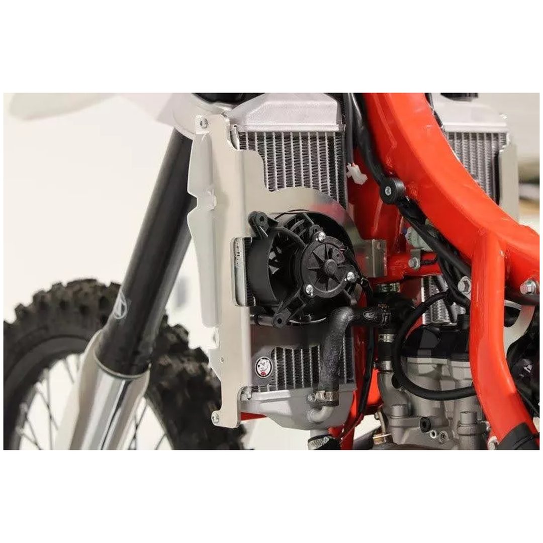 Kylarskydd Silver AXP RACING