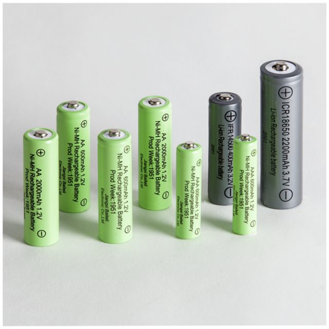 Star Trading Laddbart batteri 18650 3,7V 2200mAh Li-ion Silver