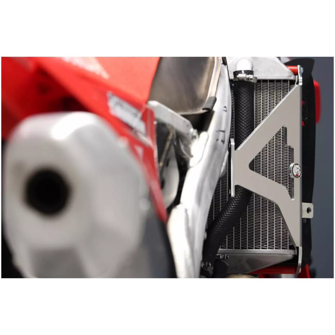 Radiatorstag Aluminium/röd/silver AXP RACING – bild 3