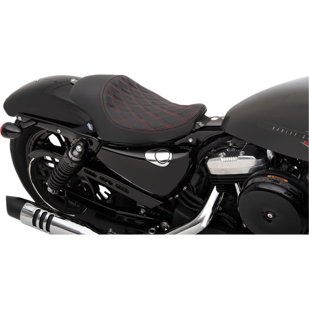 Sadel Solo Svart/röd DRAG SPECIALTIES Sadel