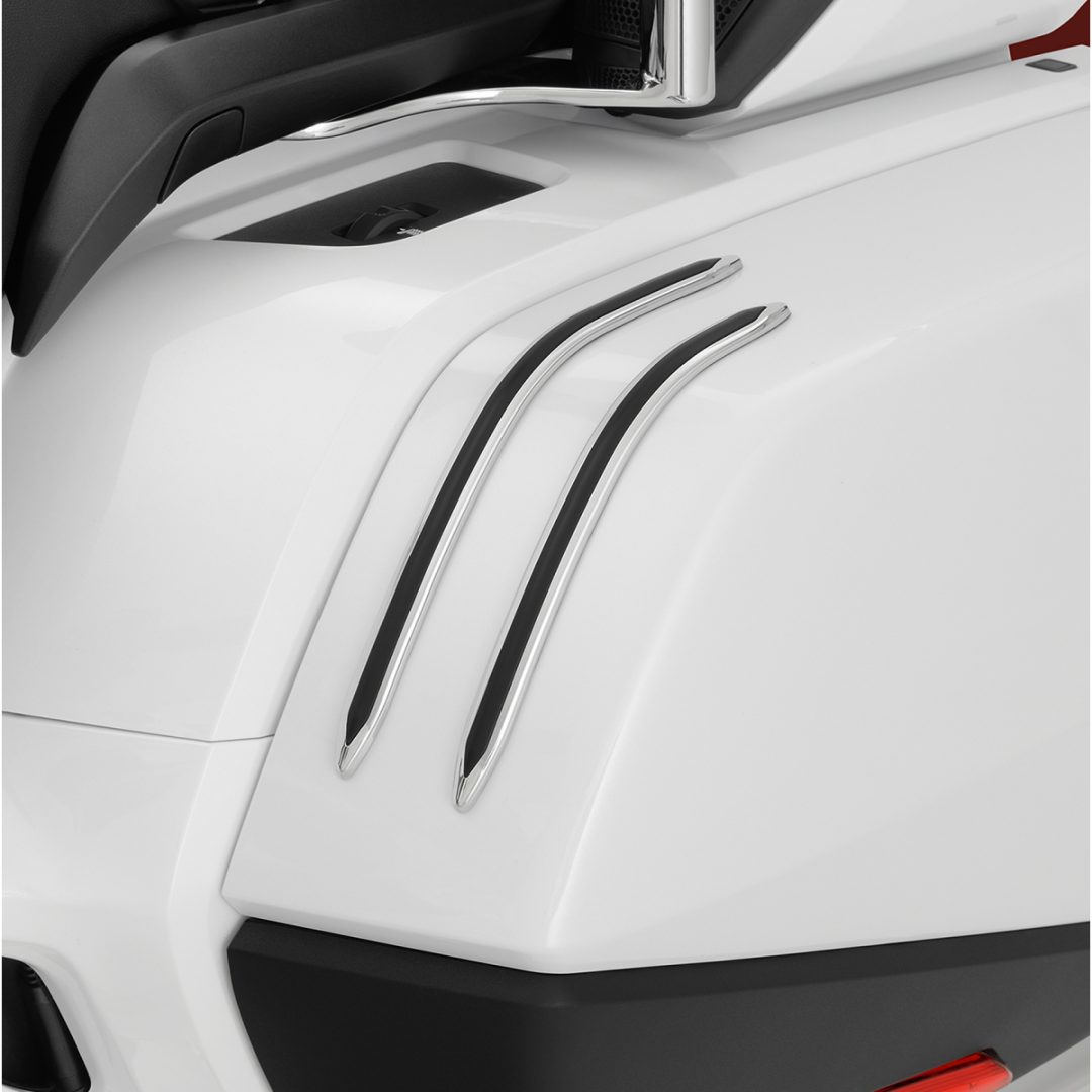 Sadelväska Scuff Strips Svart/silver SHOW CHROME Sadelväska accent – bild 2