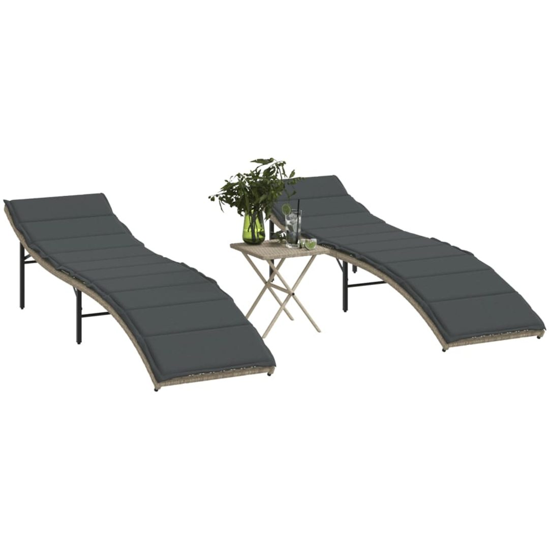 Solsängar 2 st med bord ljusgrå konstrotting vidaXL