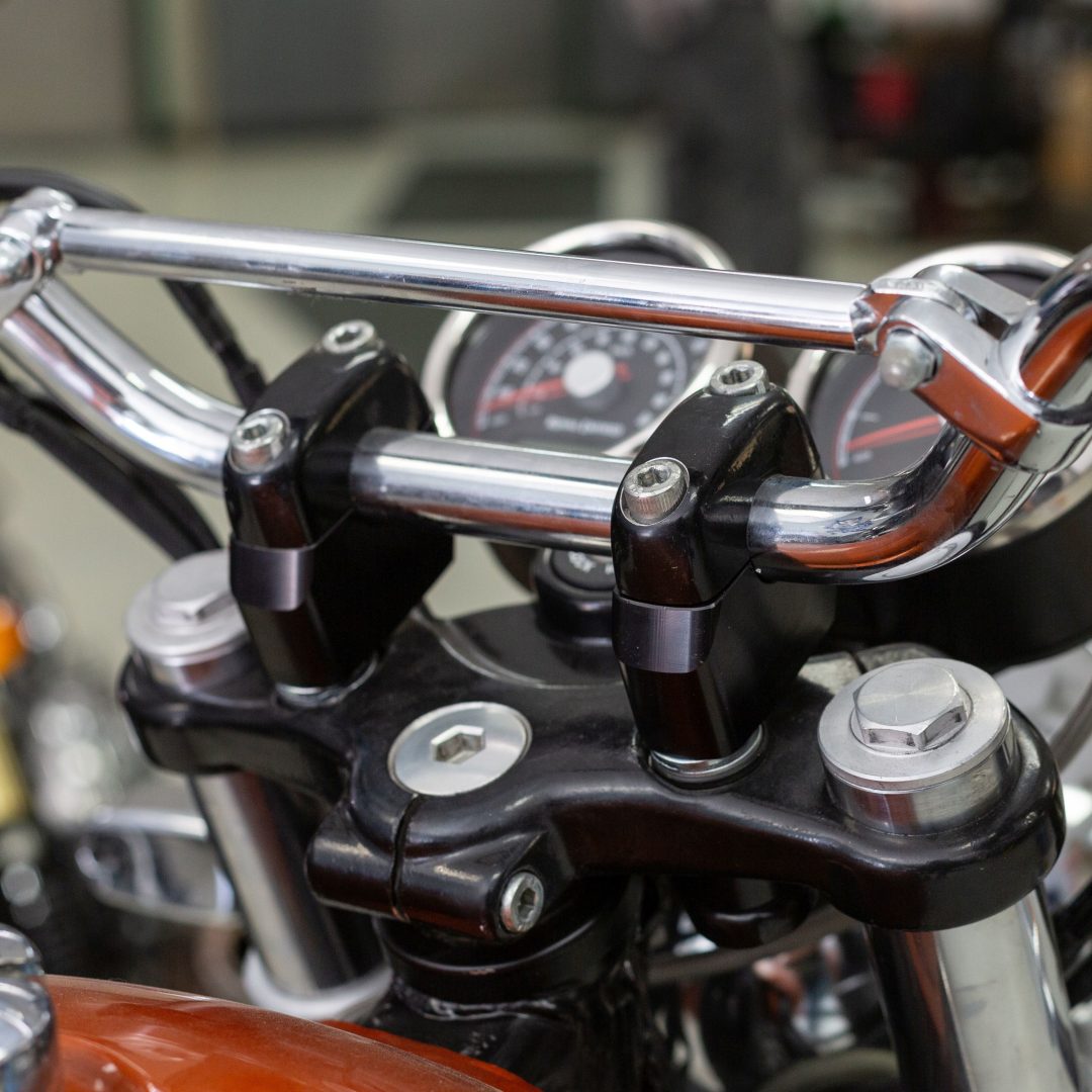 Styrfästen Svart S&S Cycle Styrhöjare – bild 5