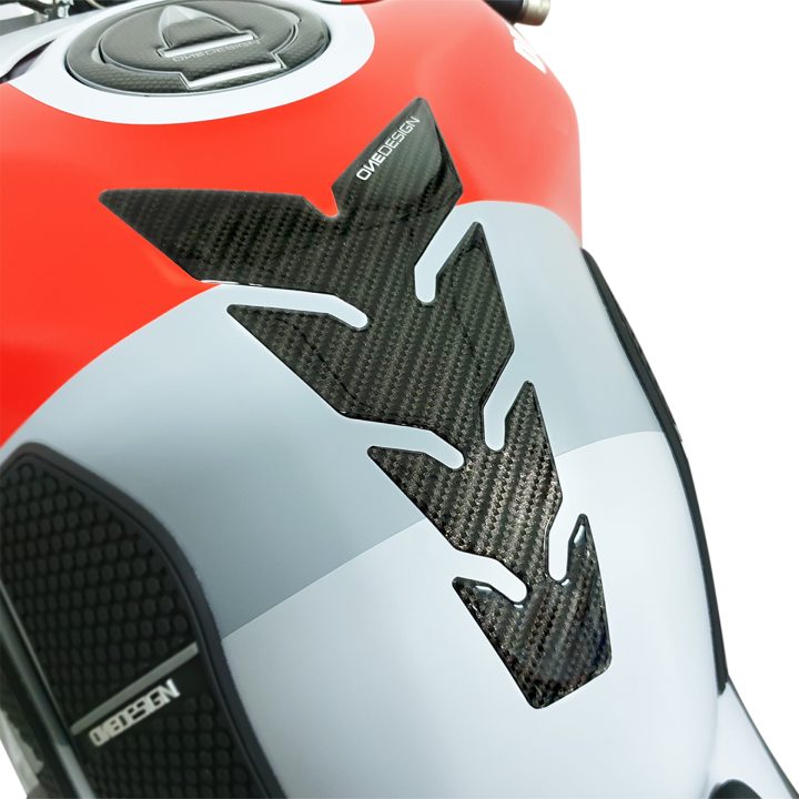 Tankpad Resin/soft Touch Svart/grå Carbon Fiber ONEDESIGN – bild 3