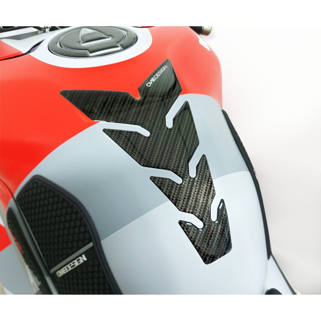 Tankpad Resin/soft Touch Svart/grå Carbon Fiber ONEDESIGN