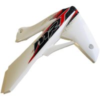 White Right-Hand Radiator Plat